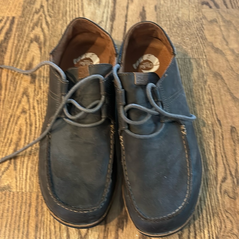 Like new Olukai dress shoes